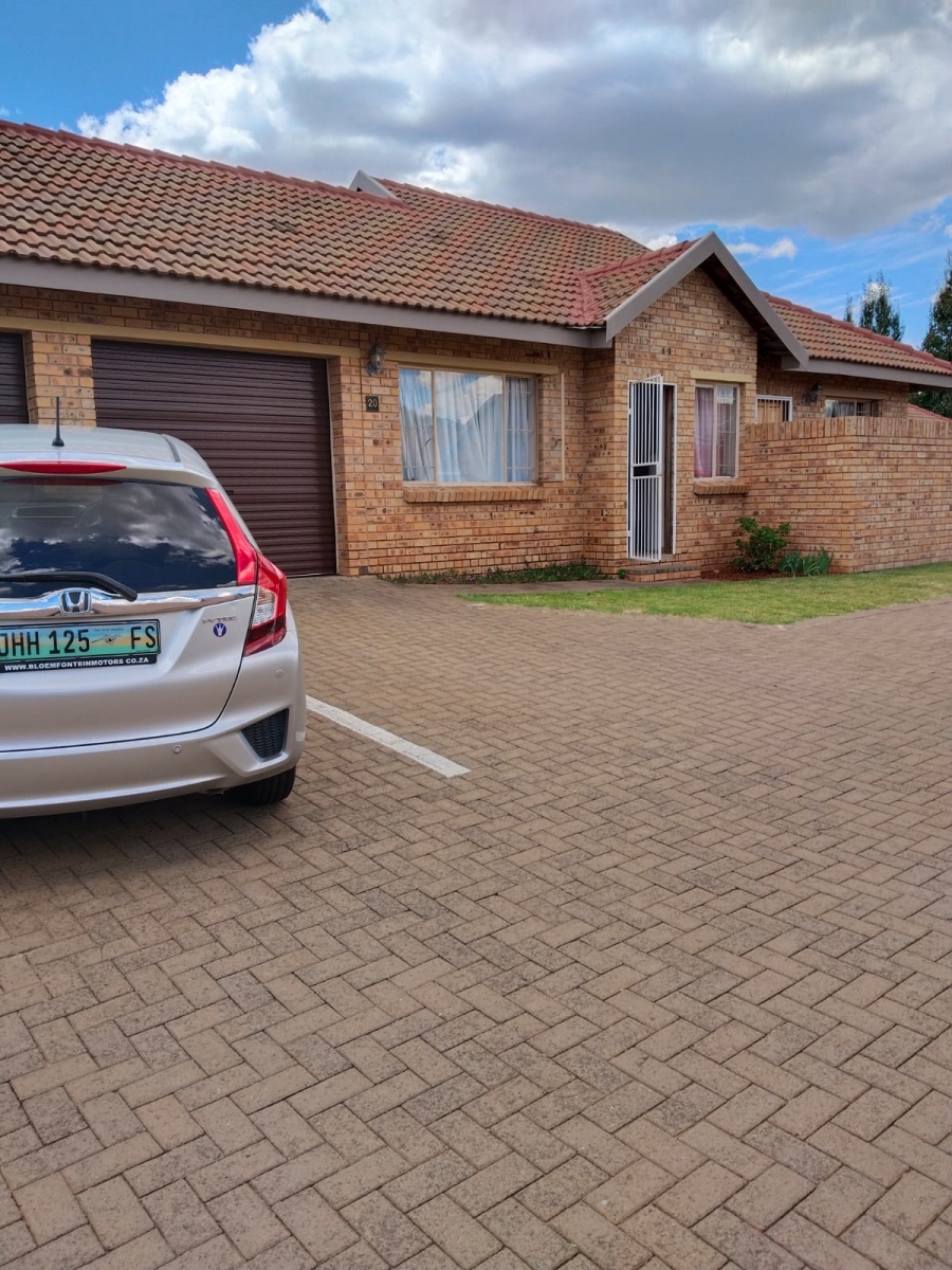 3 Bedroom Property for Sale in Langenhovenpark Free State